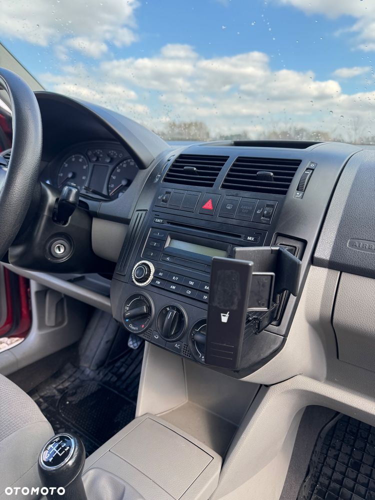 Volkswagen Polo 1.4 16V Comfortline - 23