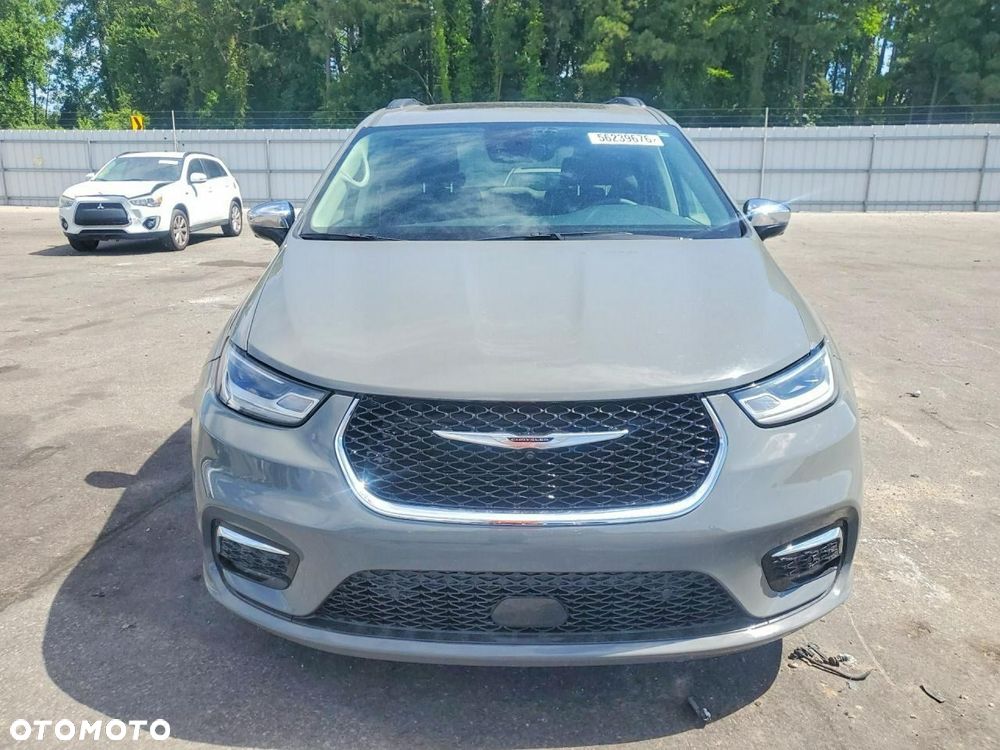 Chrysler Pacifica - 2
