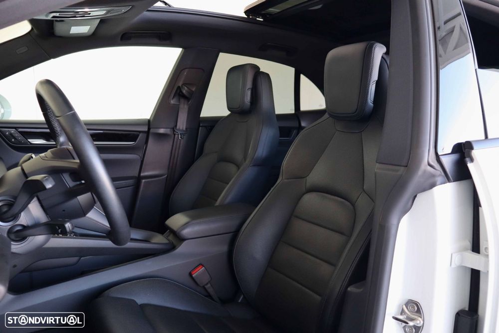 Porsche Macan Electric 4 - 23