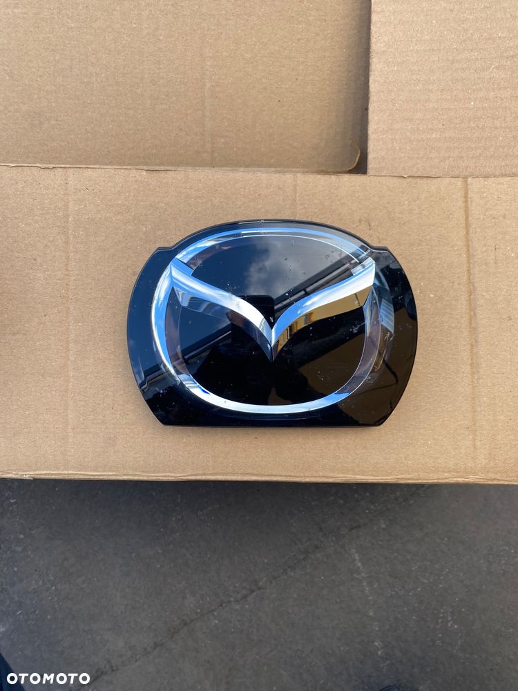 MAZDA 3 III BM BN ŁADNY !!!  ORYGINALNY EMBLEMAT LOGO ZNACZEK pod radar  ATRAPY GRILLA GRILA ATRAPA chłodnicy GRILL oryginał Wwa - 2