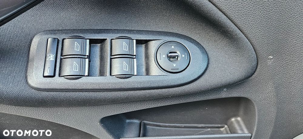 Ford Kuga 2.0 TDCi 2x4 Titanium - 26