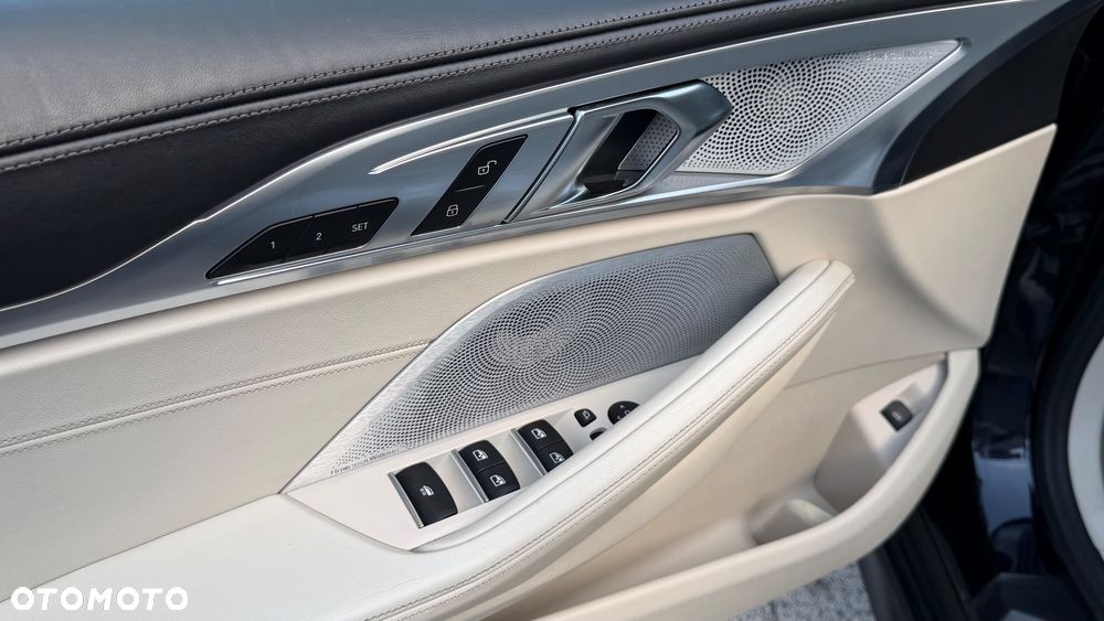 BMW Seria 8 - 24