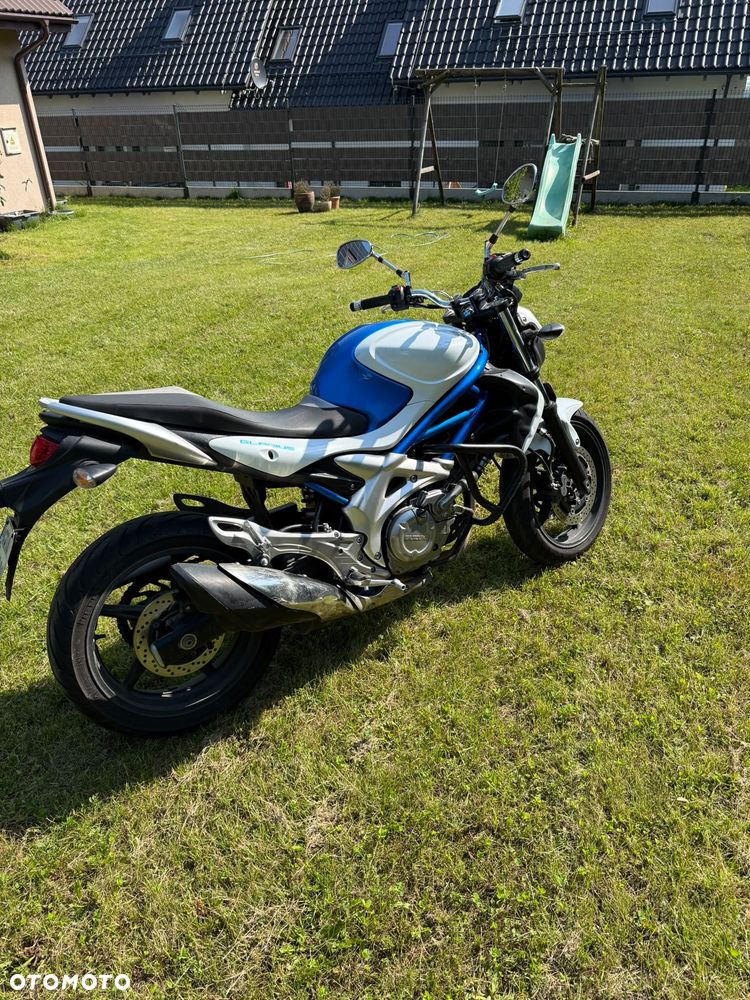 Suzuki Gladius - 2