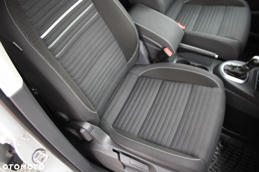 Volkswagen Touran 2.0 TDI DPF BlueMotion Technology DSG Cup - 10