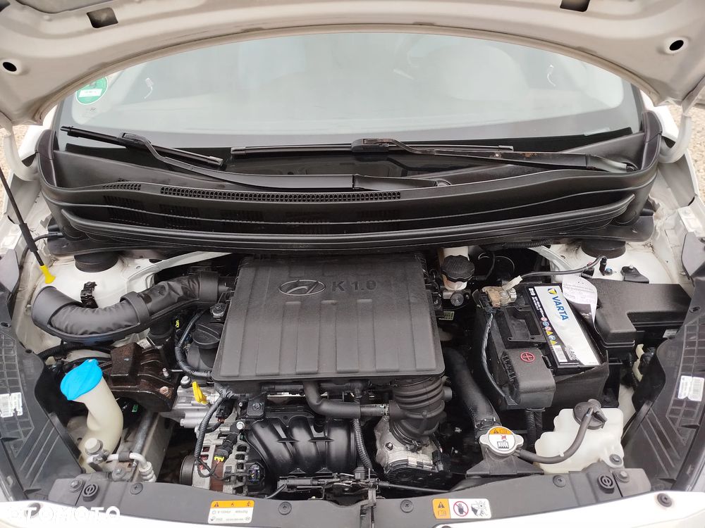 Hyundai i10 1.0 Fifa World Cup Edition - 18