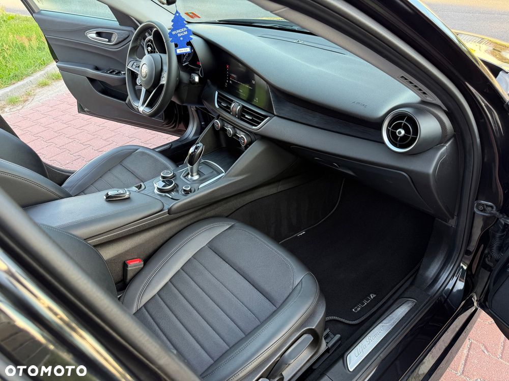 Alfa Romeo Giulia 2.2 AT8 Business - 29