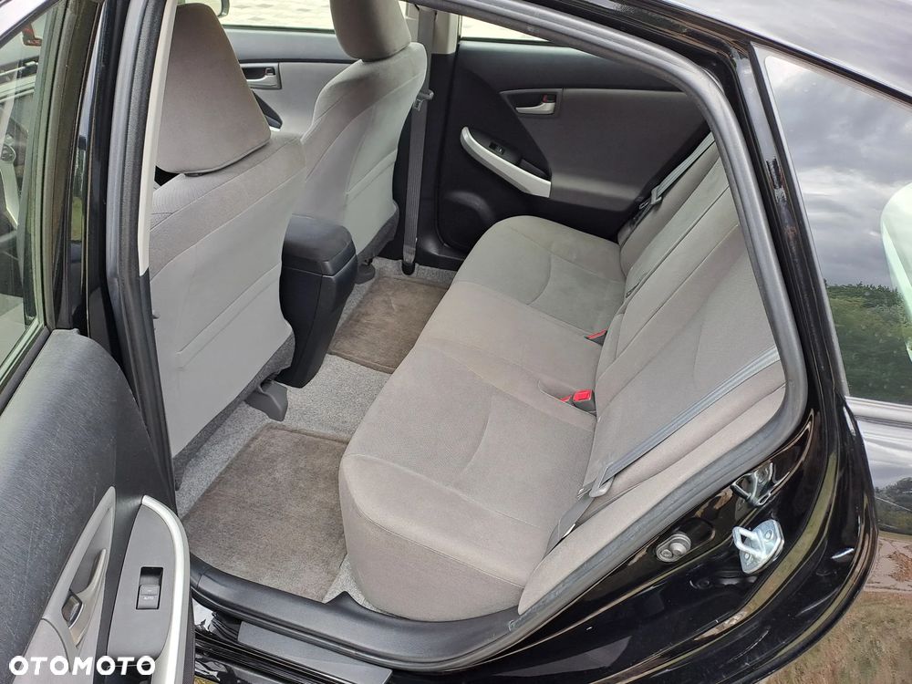 Toyota Prius (Hybrid) - 11
