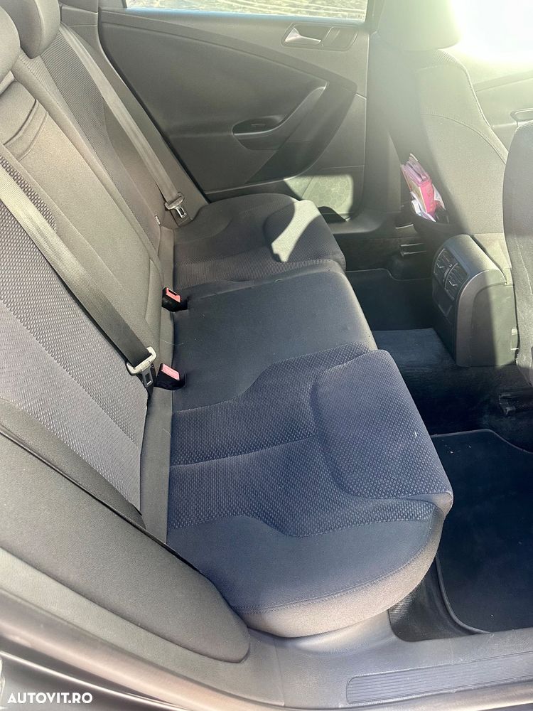 Volkswagen Passat - 12