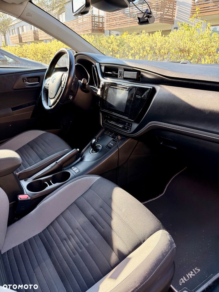 Toyota Auris Hybrid 135 Premium - 10