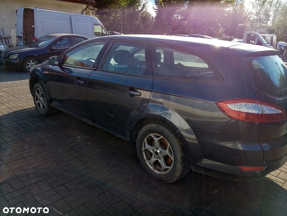Ford Mondeo mk4 (07-10r.) 2.5 T 220KM. Silnik C25KDTD Skrzynia M66 lakier C6 – Sea Grey (metallic).Cały na części. GWARANCJA !!!  Przód Tył Zestaw Komplet Drzwi Klapa Zderzak Błotnik Maska Grill Atrapa Szyba Pas Lampa Lusterko Boczki Fotel Kanapa Kokpit Deska Rozdzielcza Przełącznik Włącznik Sterownik Przewody Wiązka Instalacja Moduł Komputer Czujnik Listwa Pompa Alternator Wtryski Głowica Rozrusznik Kompresor Sprzęgło Dwumas Silnik Skrzynia ABS Klimatyzacji Paliwa Wspomagania Kolektor Turbina Przepustnica Zawór Chłodnica Koło Hak Belka Sanki Zawieszenie Mcpherson Półoś Amortyzator Wydech Tłumik Zacisk Most - 4