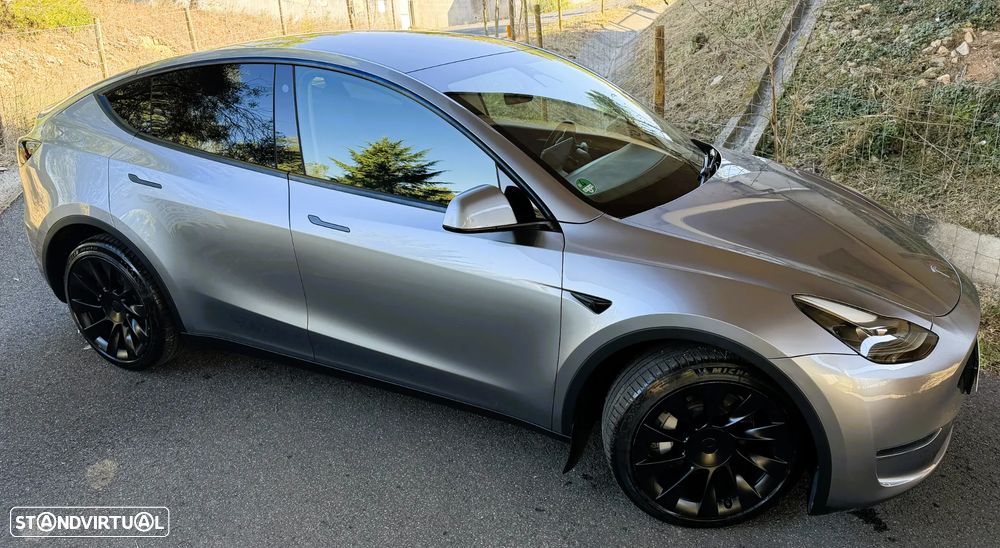 Tesla Model Y Long Range Dual Motor AWD - 4