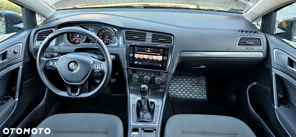 Volkswagen Golf - 6
