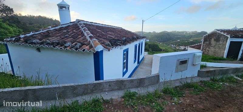 Vende-se casa e terreno de 750m, em Ilha Santa Maria Açores - Grande imagem: 2/4