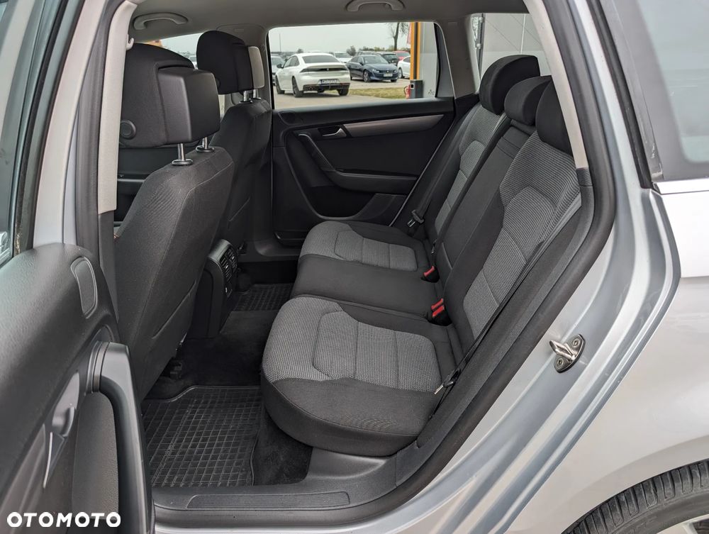 Volkswagen Passat 1.6 TDI DPF BlueMotion Technology Comfortline - 35