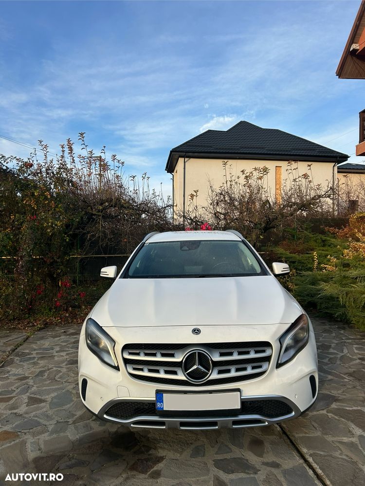 Mercedes-Benz GLA 180 7G-DCT - 4