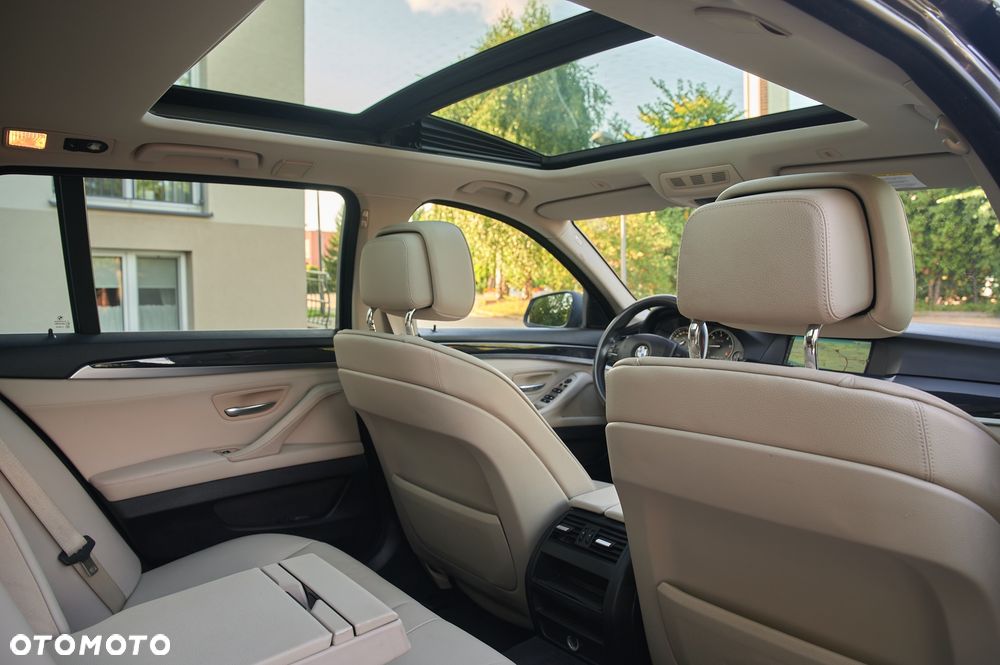 BMW Seria 5 520d - 32