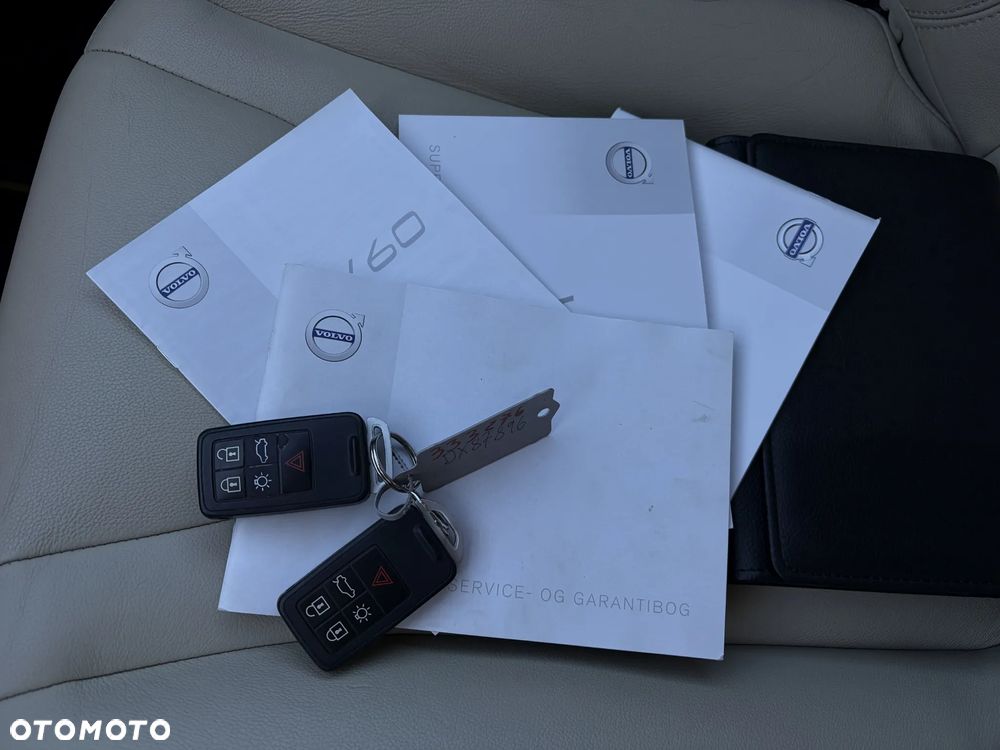 Volvo V60 D4 Geartronic Momentum - 36