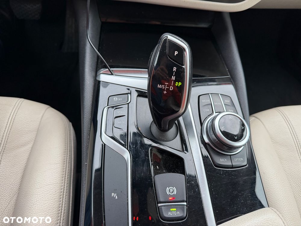 BMW Seria 5 520d xDrive - 18