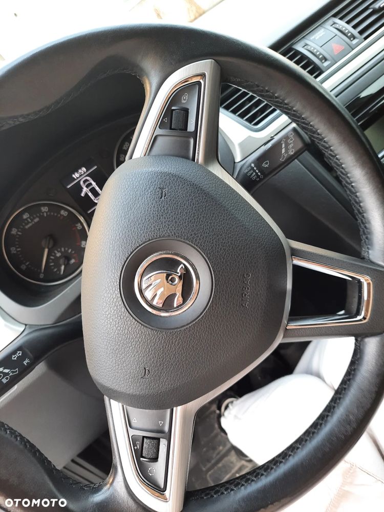 Skoda RAPID 1.2 TSI Ambition - 15