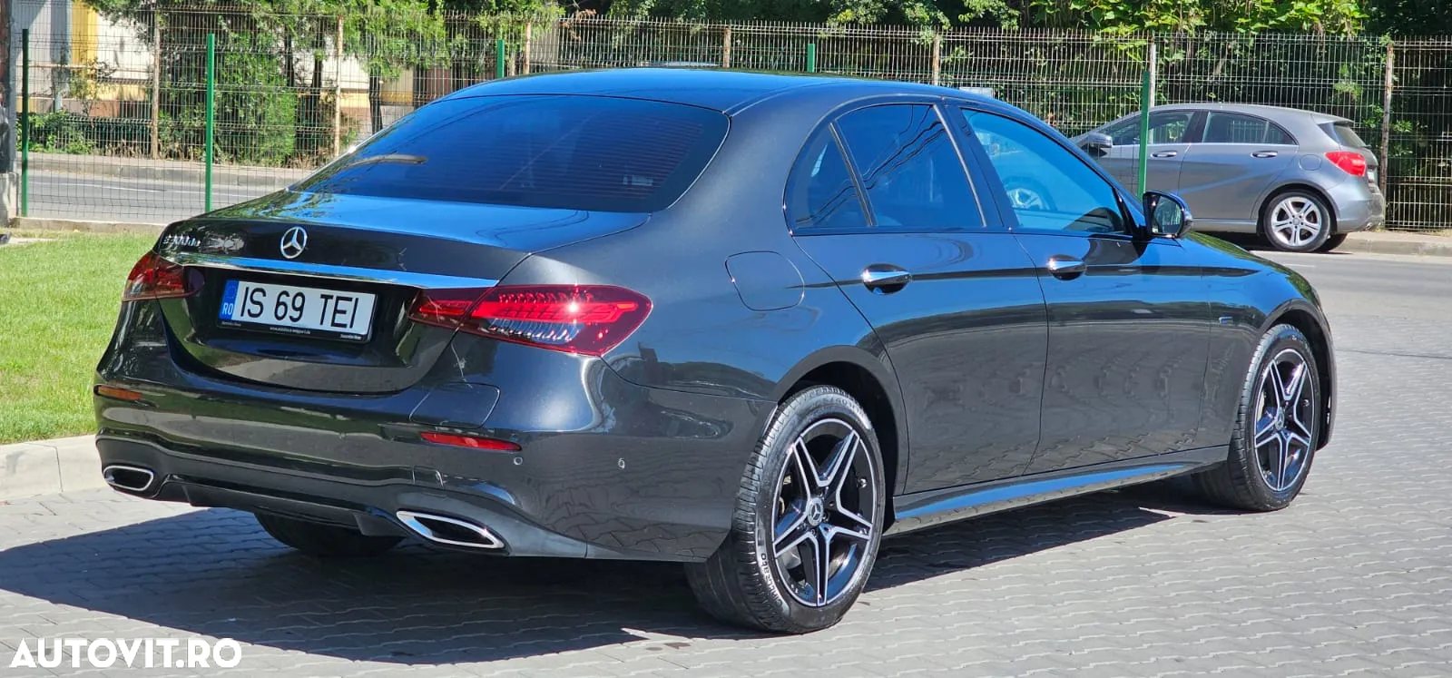 Mercedes-Benz E 220 d T 9G-TRONIC AMG Line - 3