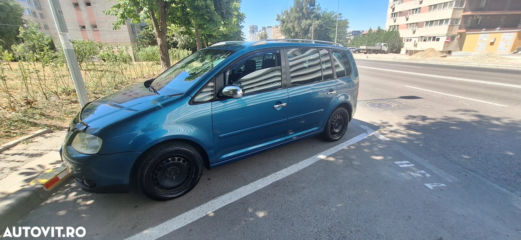 Volkswagen Touran - 3
