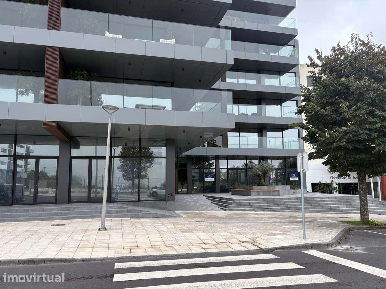 Espaçoso comercial com garagem e boa localização  em Ponta Delgada - Grande imagem: 4/6