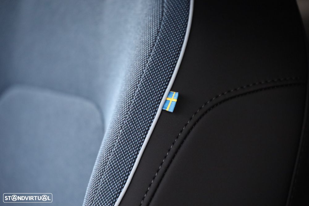 Volvo EX30 69 kWh Single Motor Extended Range Black Edition - 10