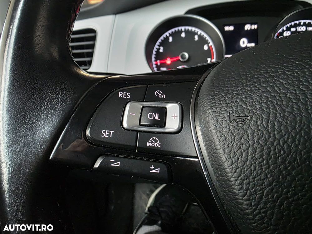 Volkswagen Golf - 11