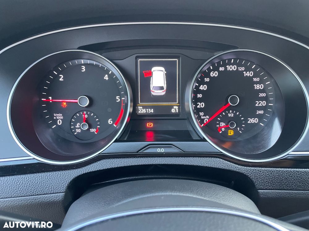 Volkswagen Passat - 35