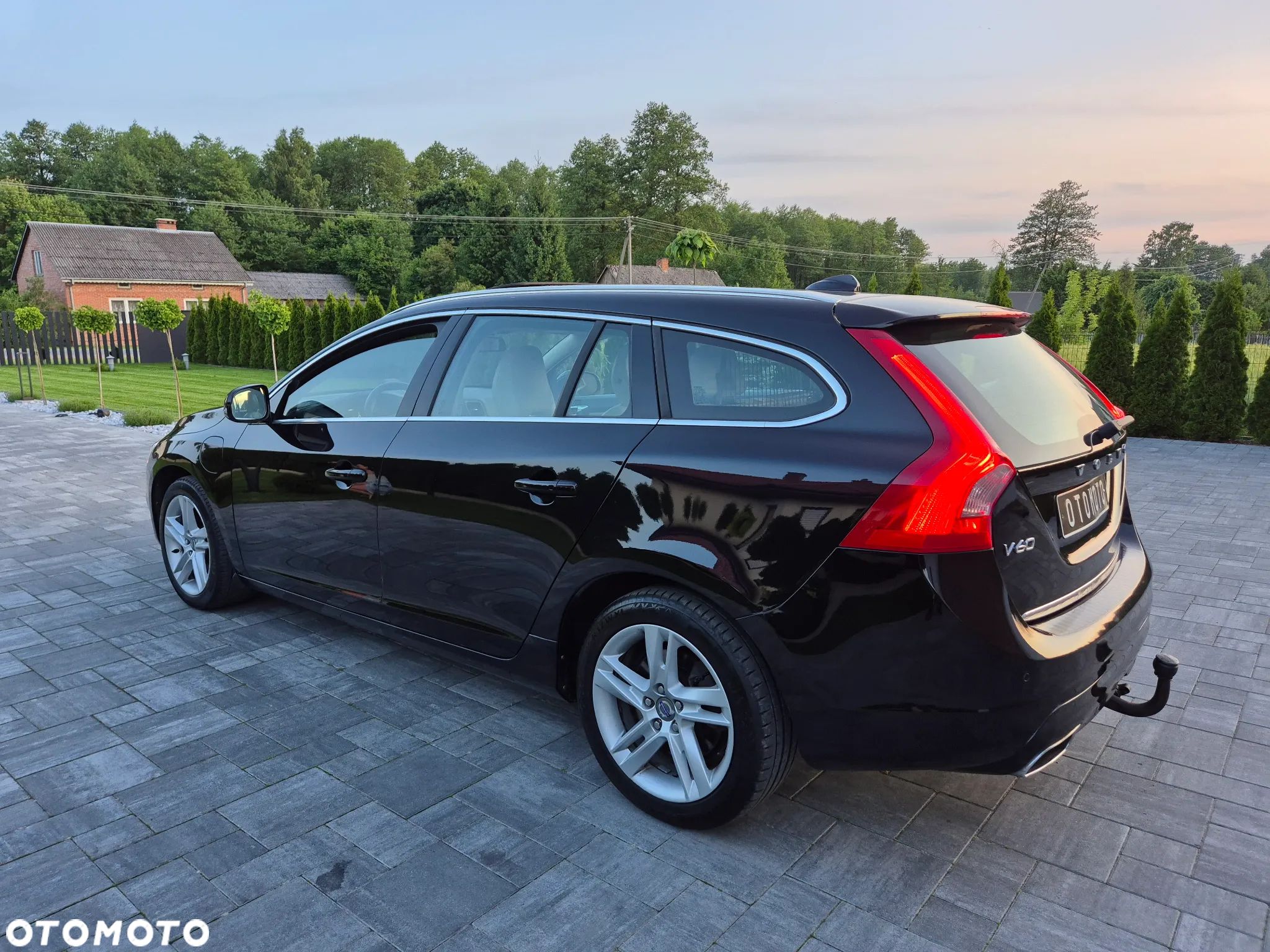 Volvo V60 D6 Plug-In-Hybrid AWD Geartronic Summum - 1