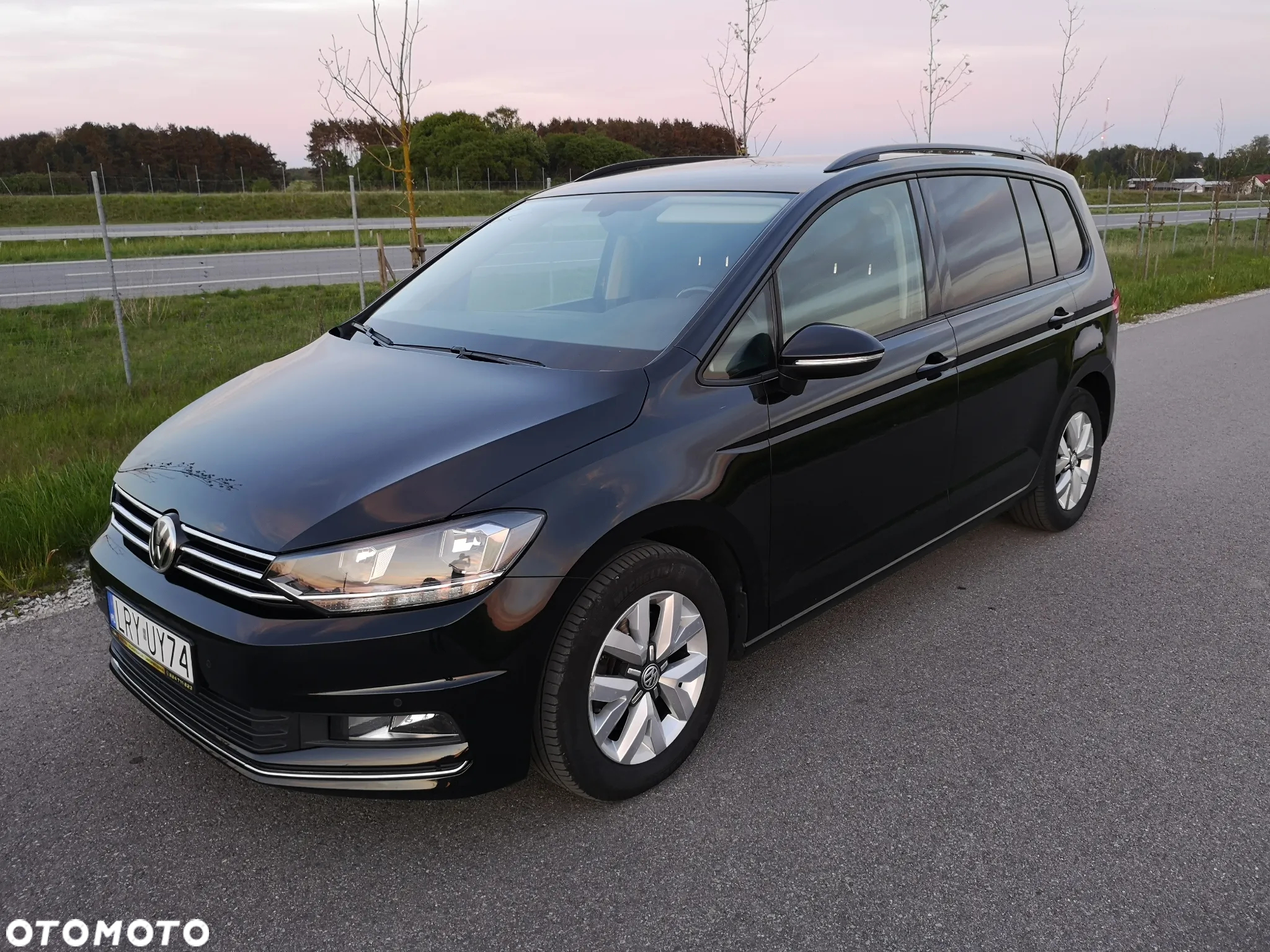 Volkswagen Touran 2.0 TDI SCR DSG Comfortline - 2
