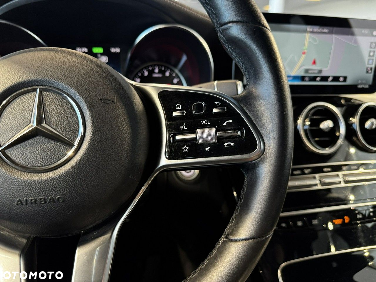Mercedes-Benz GLC - 21