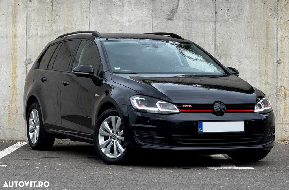 Volkswagen Golf - 1