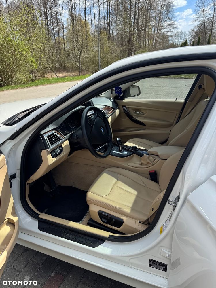 BMW Seria 3 320i - 11