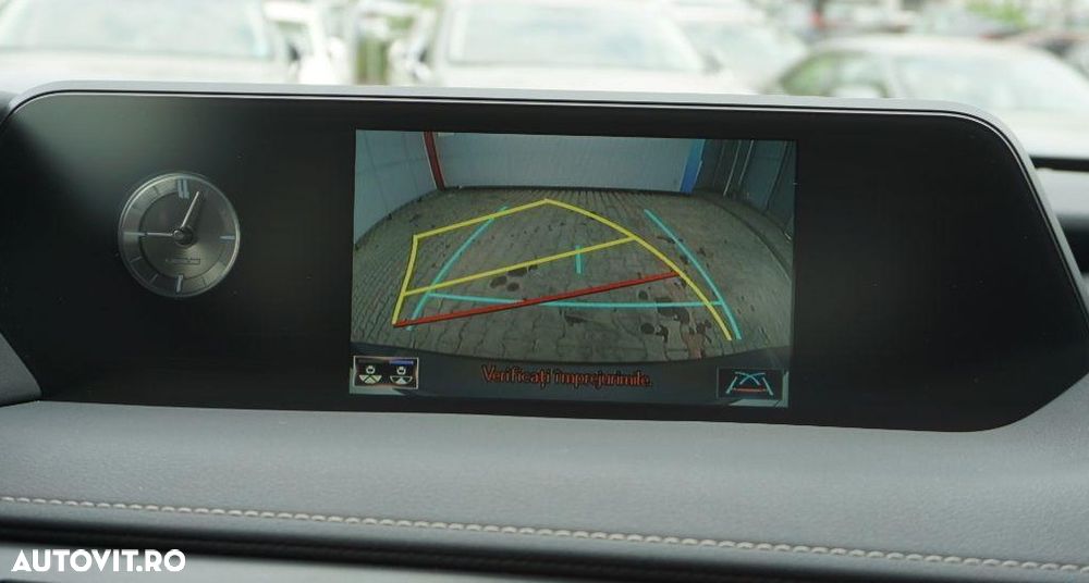 Lexus UX 250h FWD Business - 14