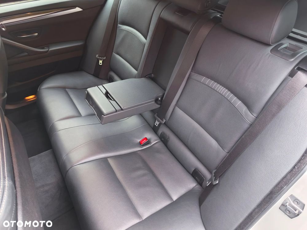 BMW Seria 5 520d xDrive Luxury Line - 28