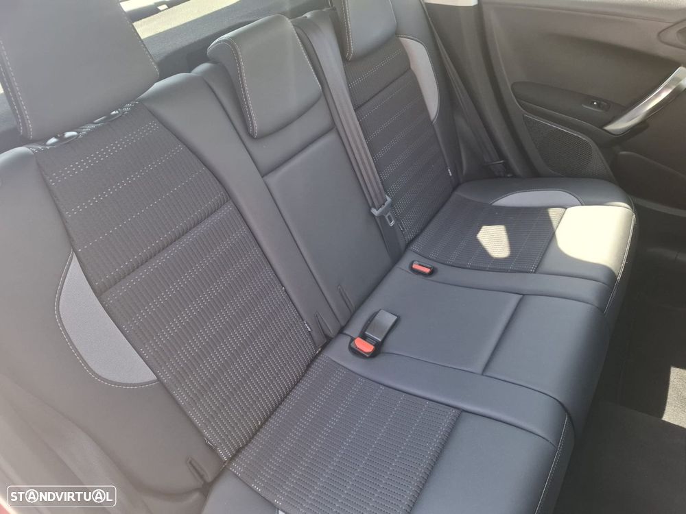Peugeot 2008 1.6 BlueHDi Allure - 25