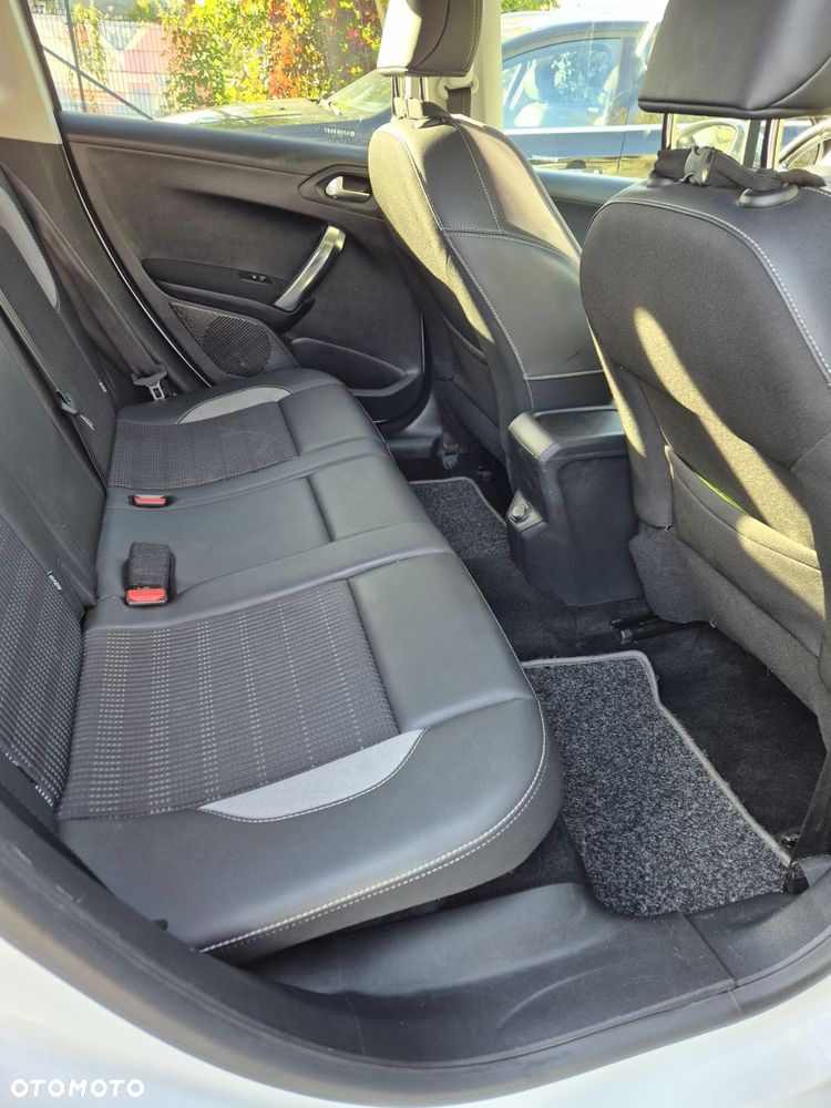 Peugeot 2008 - 9