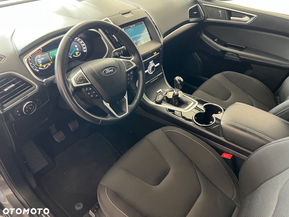 Ford S-Max - 13