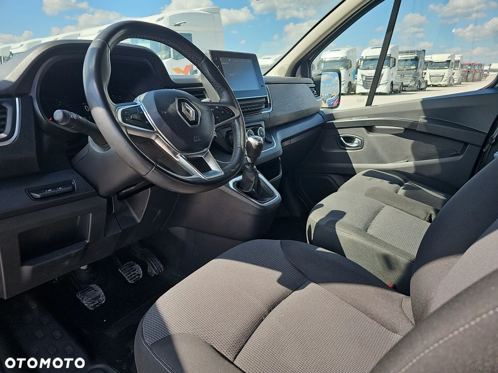 Renault Trafic 2.0 dCi - 11