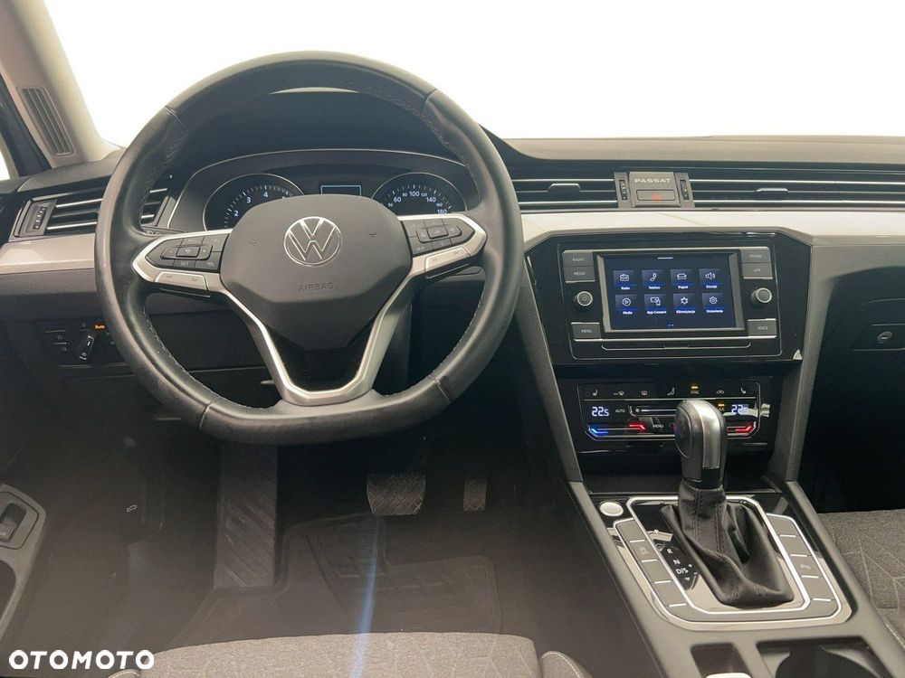 Volkswagen Passat - 10