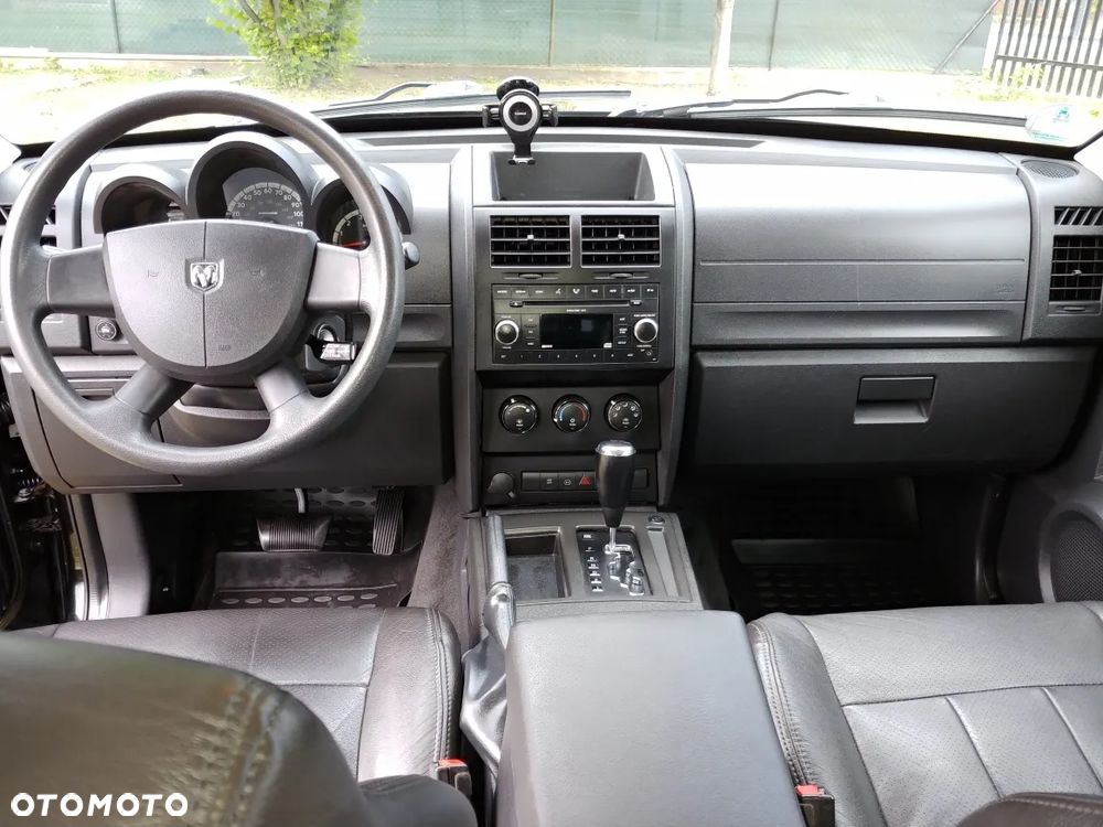 Dodge Nitro - 32