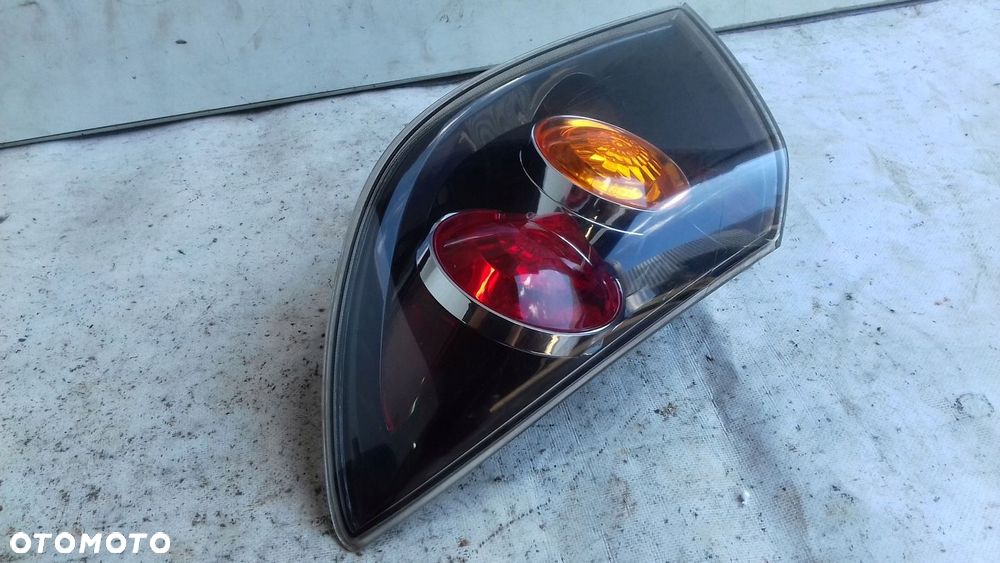 LAMPA PRAWY TYŁ TYLNA MAZDA 3 BK HB 03- - 2