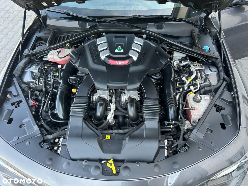 Alfa Romeo Giulia 2.9 V6 Bi-Turbo AT8 Quadrifoglio - 24