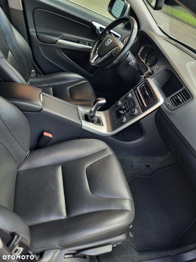 Volvo V60 D4 Momentum - 8