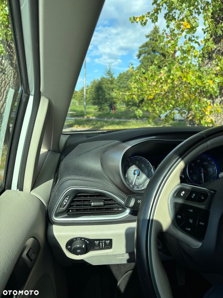 Chrysler Pacifica - 13