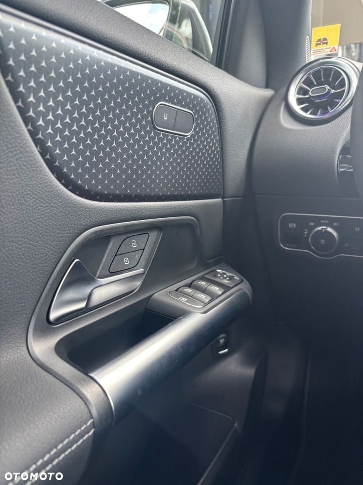 Mercedes-Benz GLA - 15