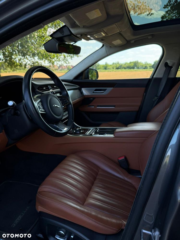 Jaguar XF 20d Prestige - 21
