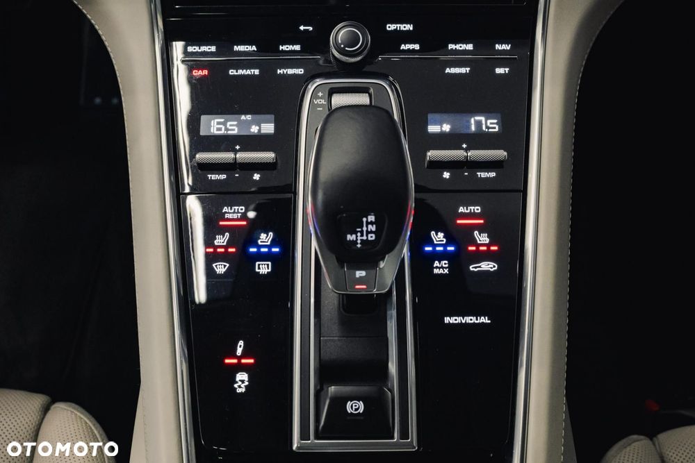 Porsche Panamera 4S E-Hybrid - 25