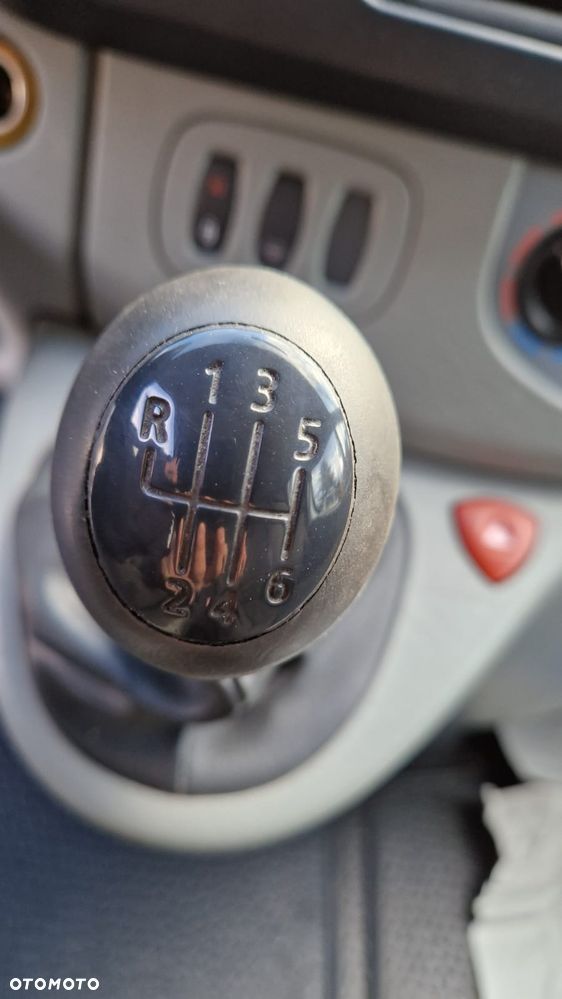 Opel Vivaro 2.0CDTI - 23